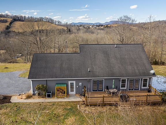 5th image of 970 Stuartsburg Rd