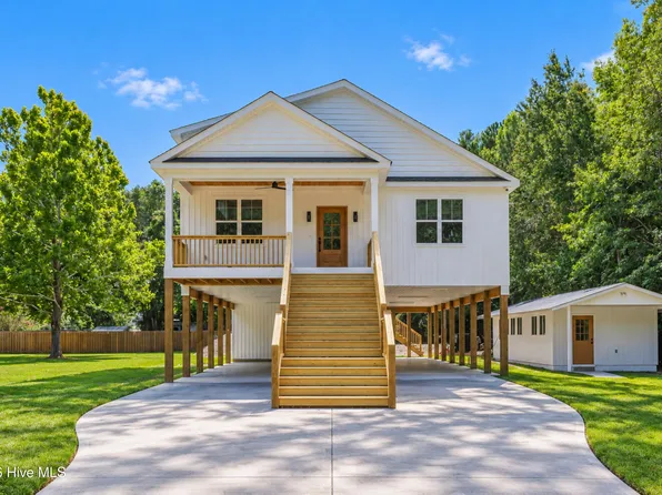 203 Sand Dollar Lane, Hampstead, NC 28443