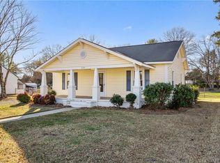 2722 Darrow Rd, Walkertown, NC 27051