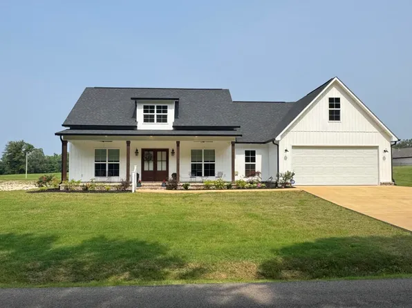 218 Robert Lee Dr, Booneville, MS 38829