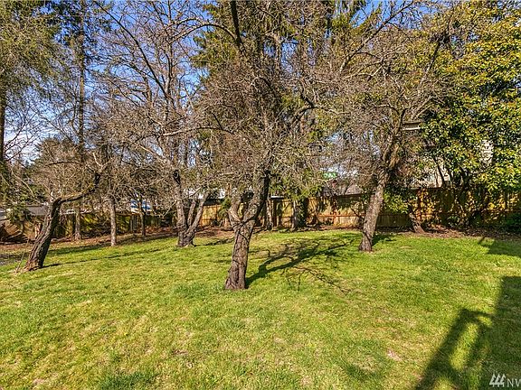 5th image of 13217 35th Ave NE