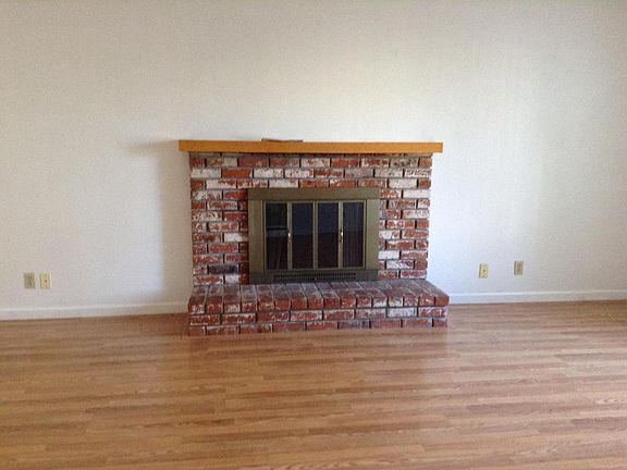 4th image of 813 E Dana St #1