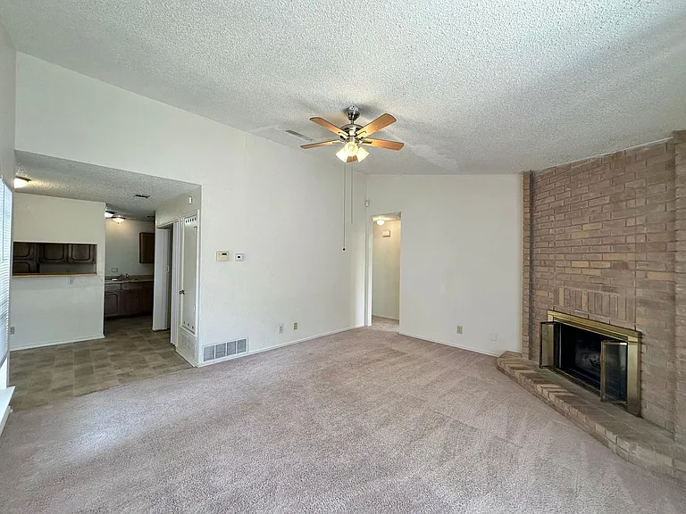 2312 Silverhill Dr — Photo 2
