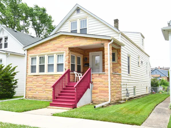 4945 W Waveland Ave, Chicago, IL 60641