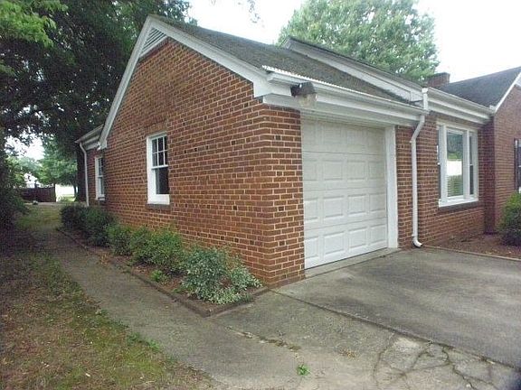 4th image of 2709 Westover Dr