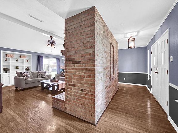 2nd image of 2115 Victoria Ct