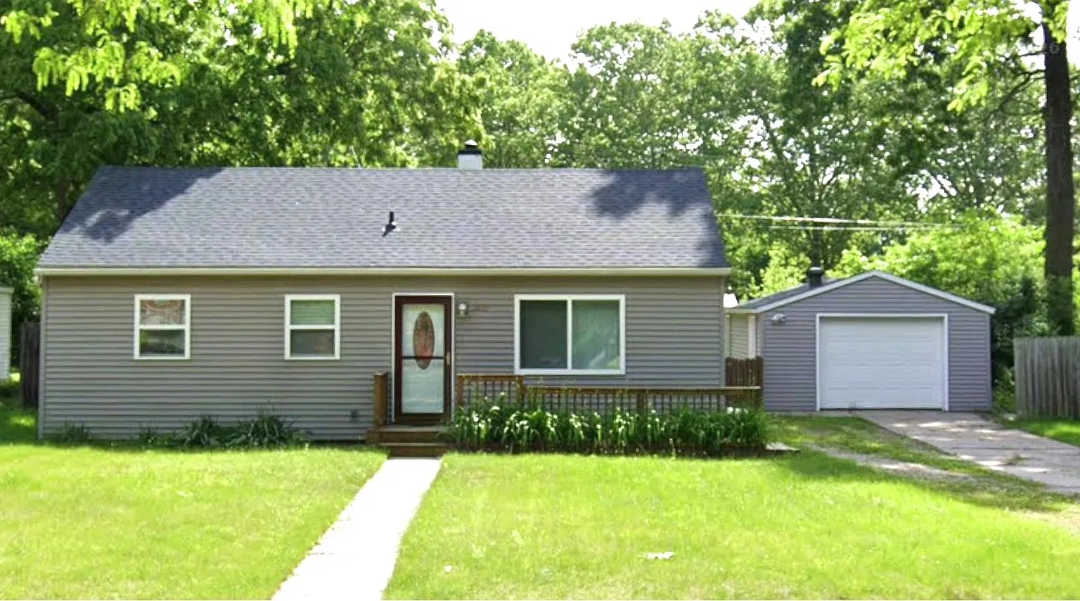 3 bed, 1.0 bath, 864 sqft, $1,450 — Photo 1