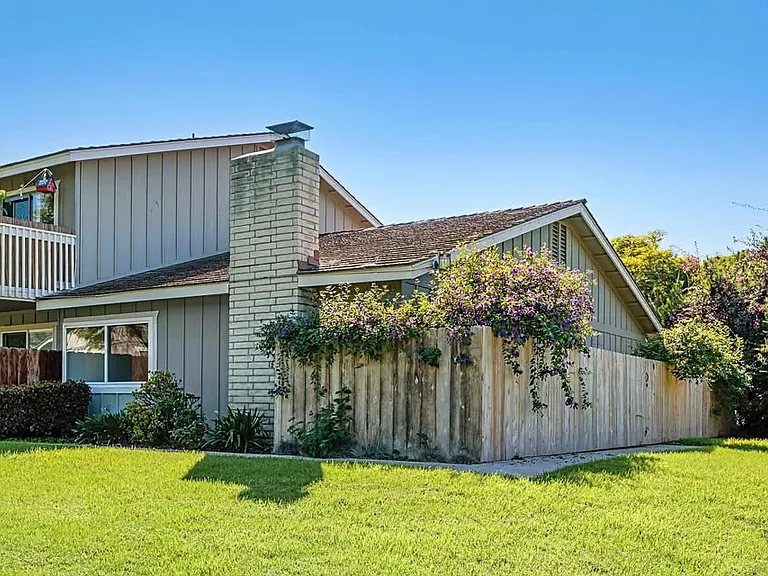 808 Regal Rd — Photo 6