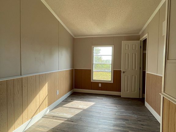 4th image of 395 Pigeon Rd