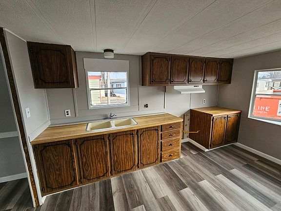 4th image of 2910 W Grand Ave #13
