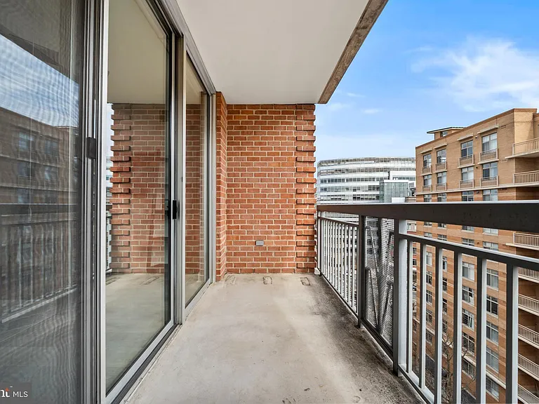 1020 N Highland St #907 — Photo 26