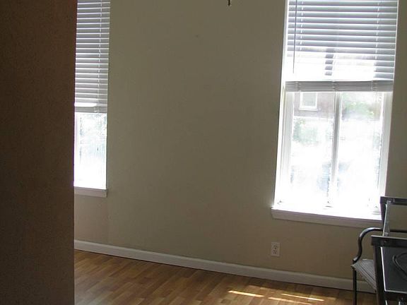 3rd image of 1425 N Park Pl