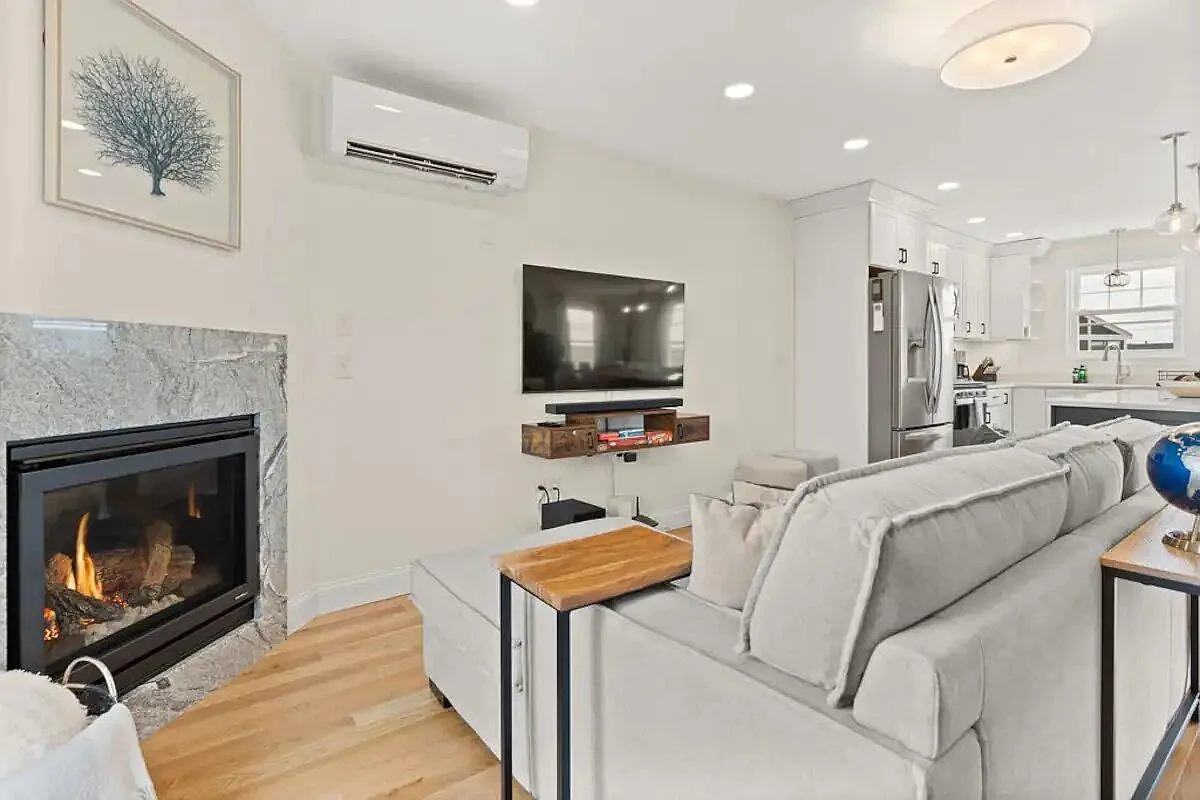 3 bed, 1558 sqft, $3,700 — Photo 3