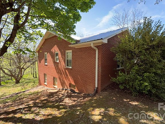 3rd image of 1582 Dutch Cove Rd