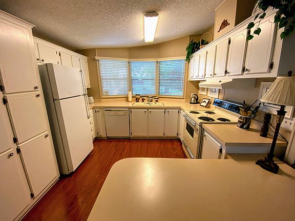 4th image of 136 Condado Ct