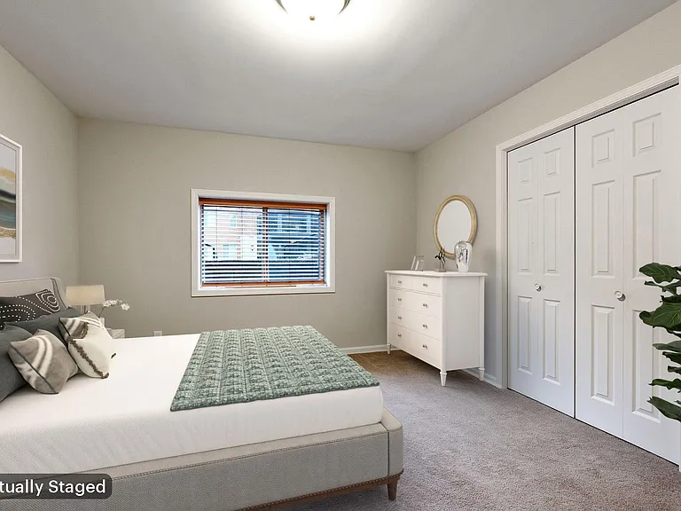 741 Victoria St S — Photo 13