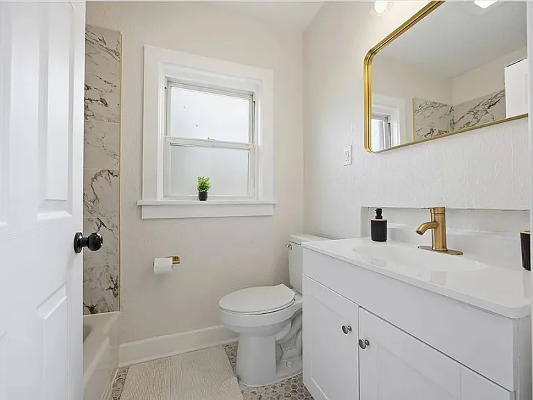 1513 Dagmar Ave — Photo 2