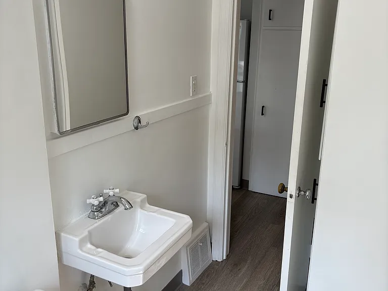 425 Lyon St NE #1 — Photo 10