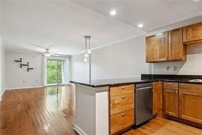 2nd image of 3915 Saint Charles Ave APT 402