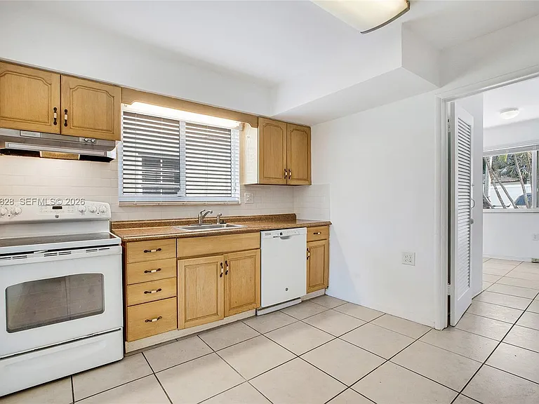 9372 Abbott Ave — Photo 9