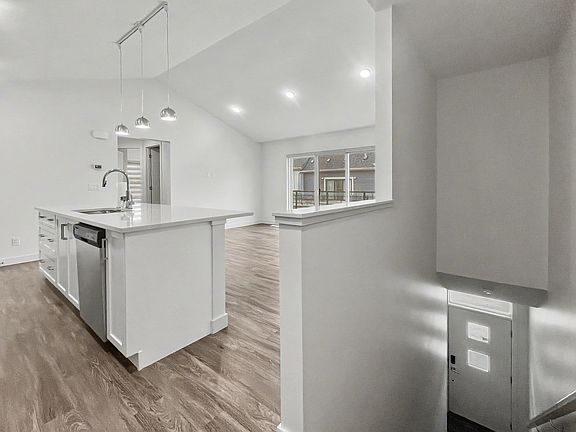5th image of 100 Walgrove Ct SE #1405
