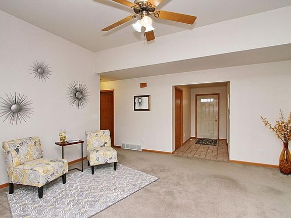 2nd image of 40 Pinehurst Ct