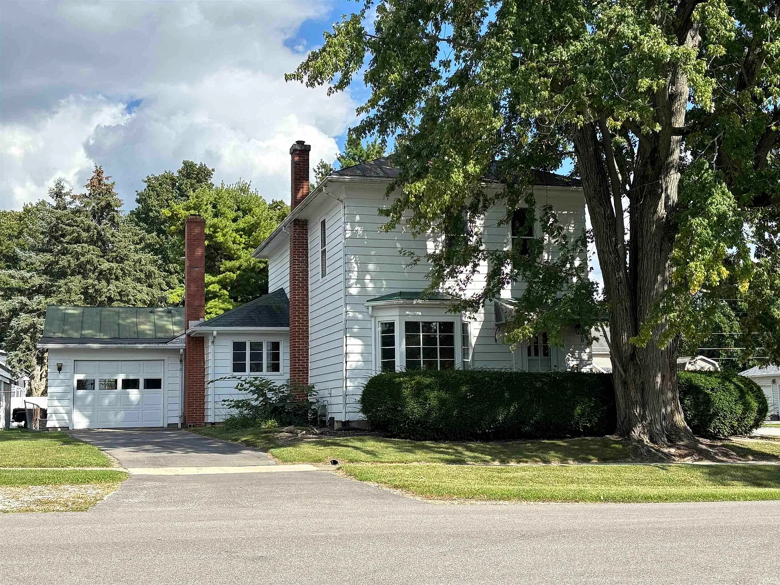 400 N Oak St photo 1