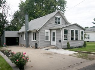 811 9th St, Three Rivers, MI 49093