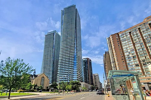 1080 Bay St #2305 Photo 1