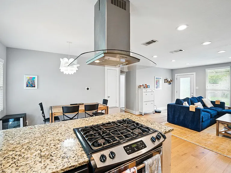 6501 Hickman Ave — Photo 9