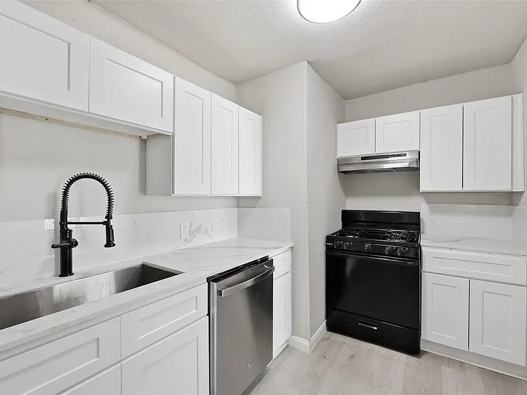 2088 Pope St — Photo 7