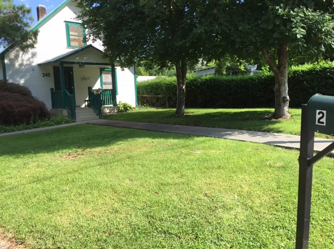 245 N Harris Avenue - 1 — Photo 2