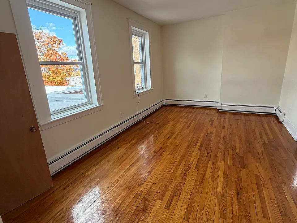 35 1st St #8