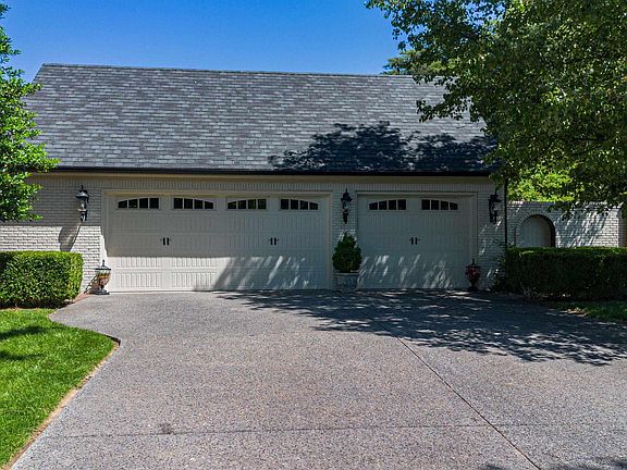 4th image of 315 Troon Rd