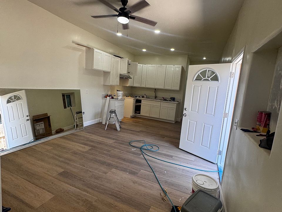 Living room/ kitchen