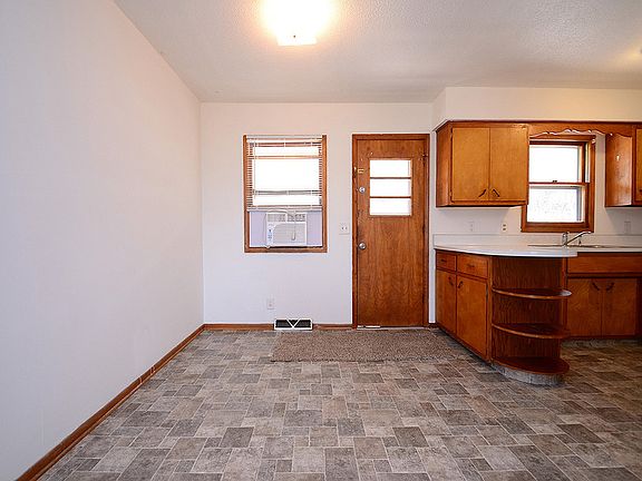 3rd image of 501 W Grant St APT 4