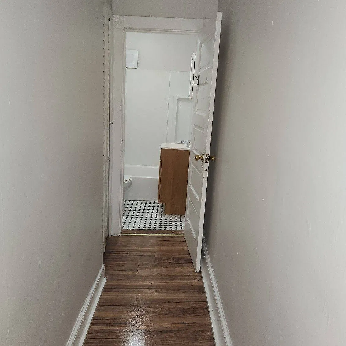 3 bed, 1250 sqft, $2,200 — Photo 3