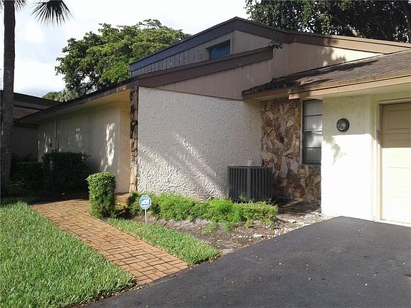 2nd image of 8197 Royal Palm Ct