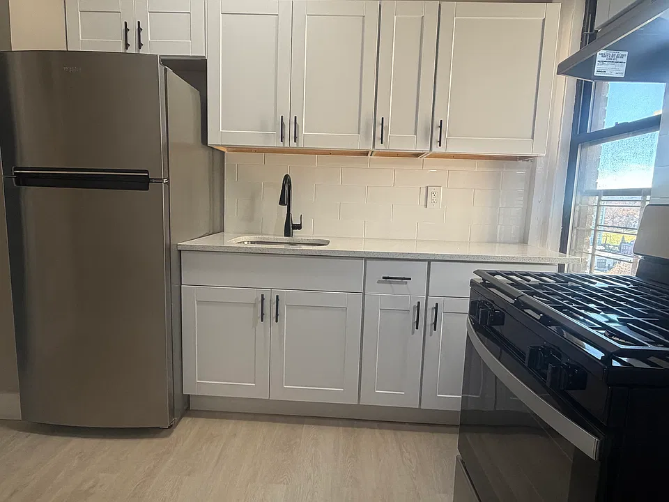 156 S Harrison St #906