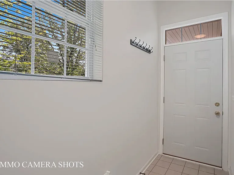 546 Declaration Ln — Photo 9