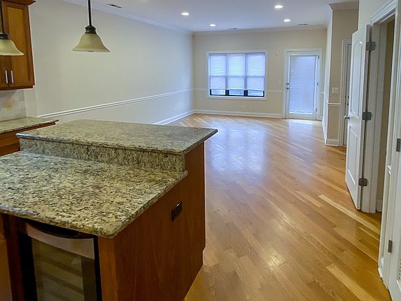 3rd image of 3229 N Kenmore Ave #1
