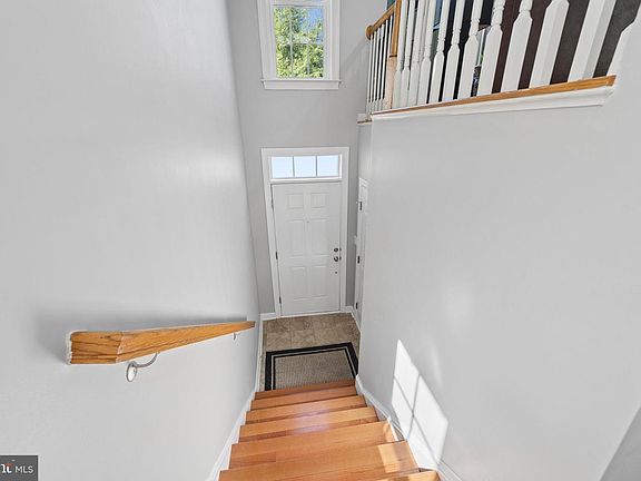 3rd image of 1749 Chiswick Ct