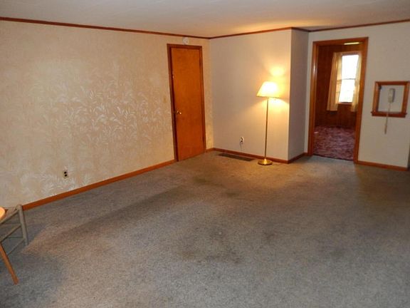 3rd image of 160 Llewellyn Ave