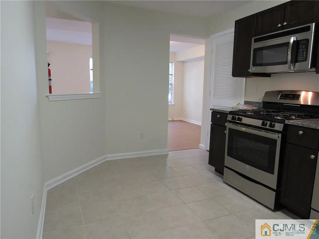 2 bed, 2.0 bath, $2,350 — Photo 3