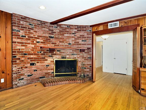 4th image of 4858 Poe Ave