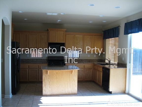 3rd image of 3955 Prosser St
