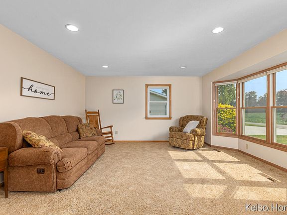 3rd image of 3718 48th St