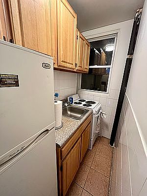5th image of 132 Allen St #3A