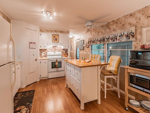 2nd image of 2505 E Bay Dr #125