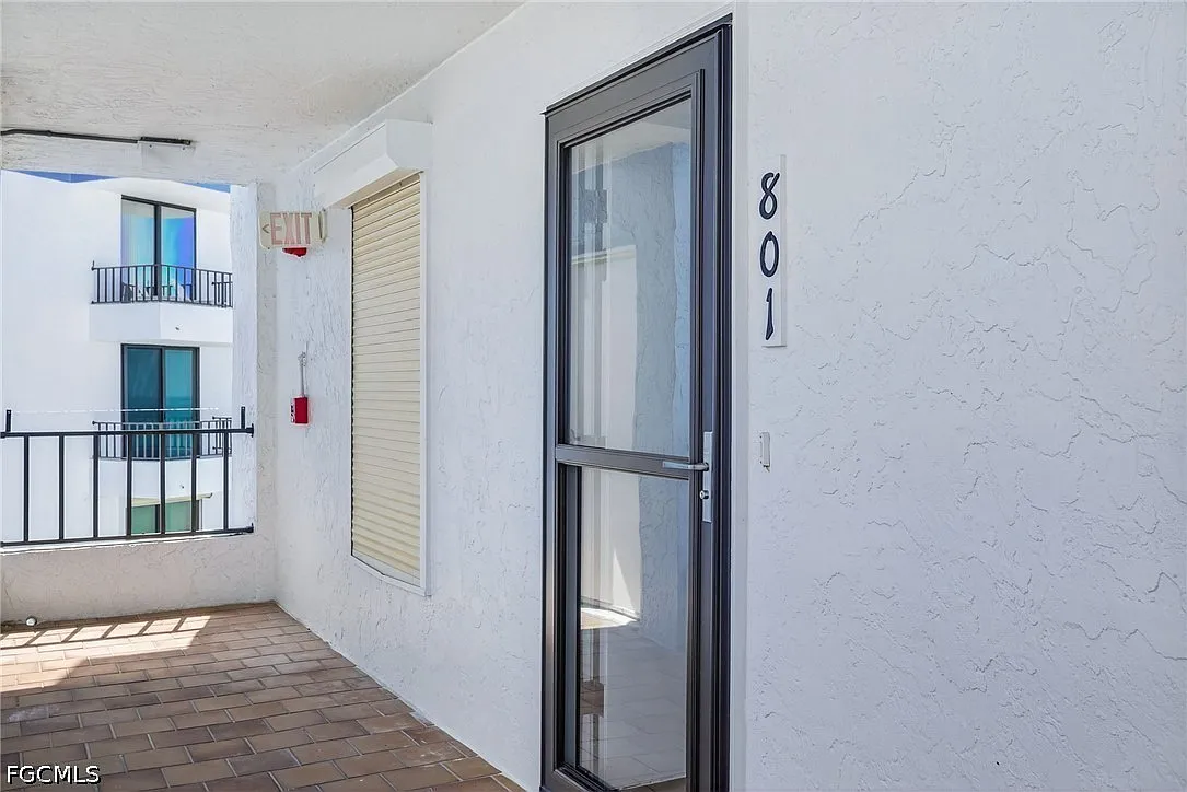 2 bed, 2.0 bath, 1167 sqft, $5,500 — Photo 2